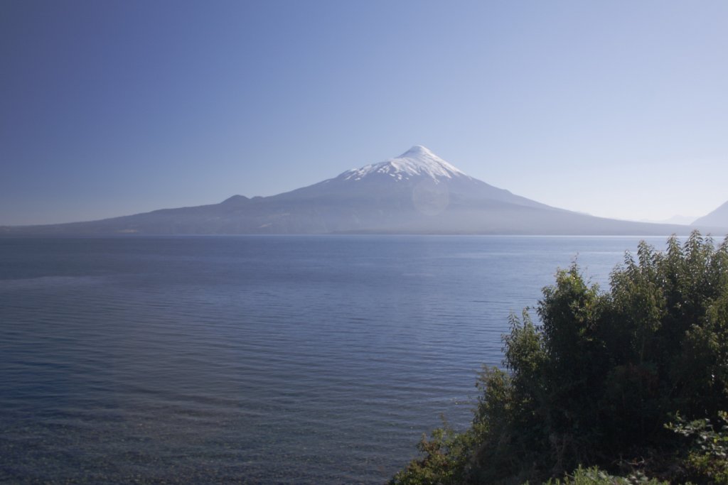 04-Lago Llanquihue with Osorno volcano.jpg - Lago Llanquihue with Osorno volcano